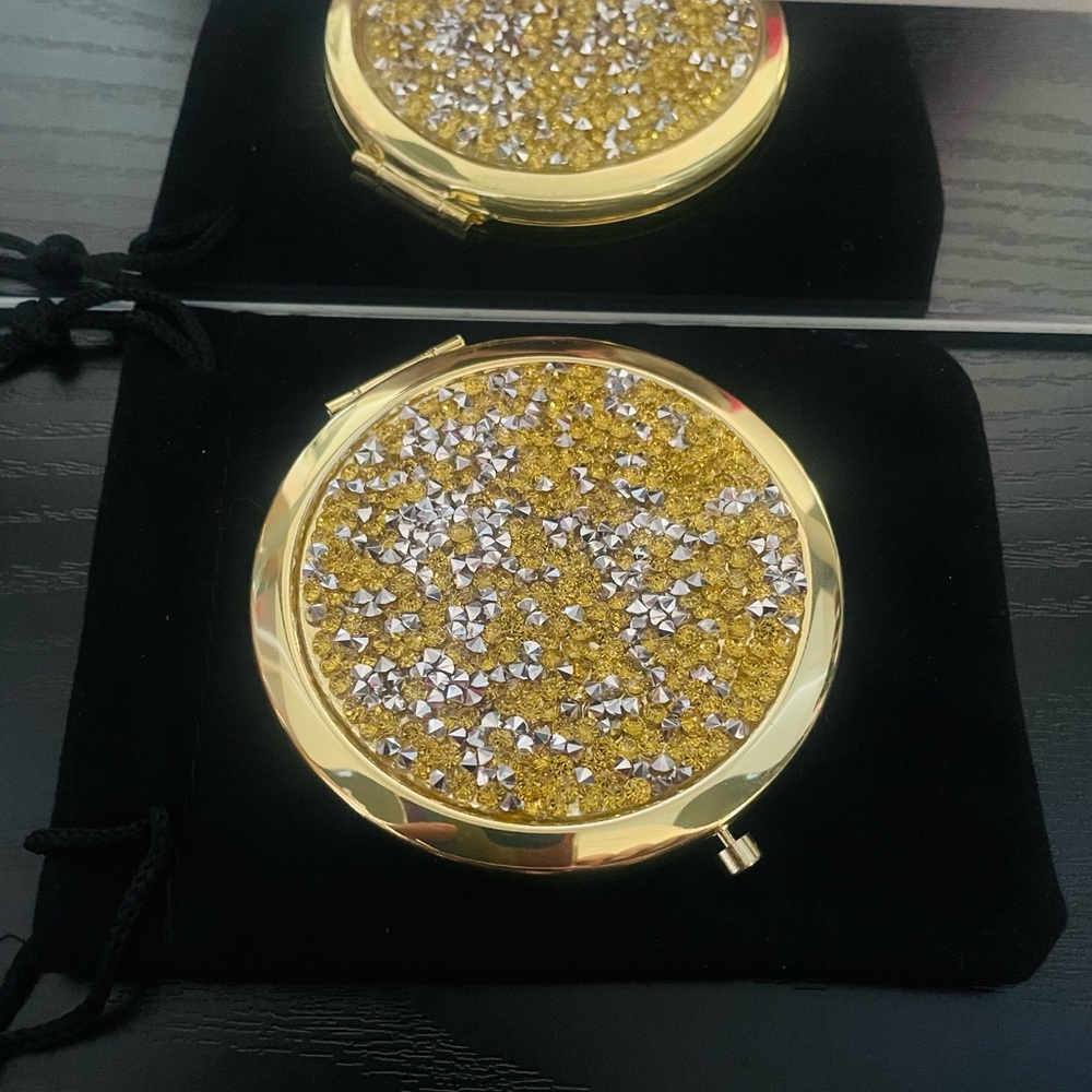 New Compact Mirror with black Pouch - Picture 10 of 16
